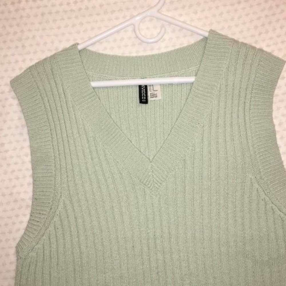 H&M Divided Pastel Green Sweater Vest 💚